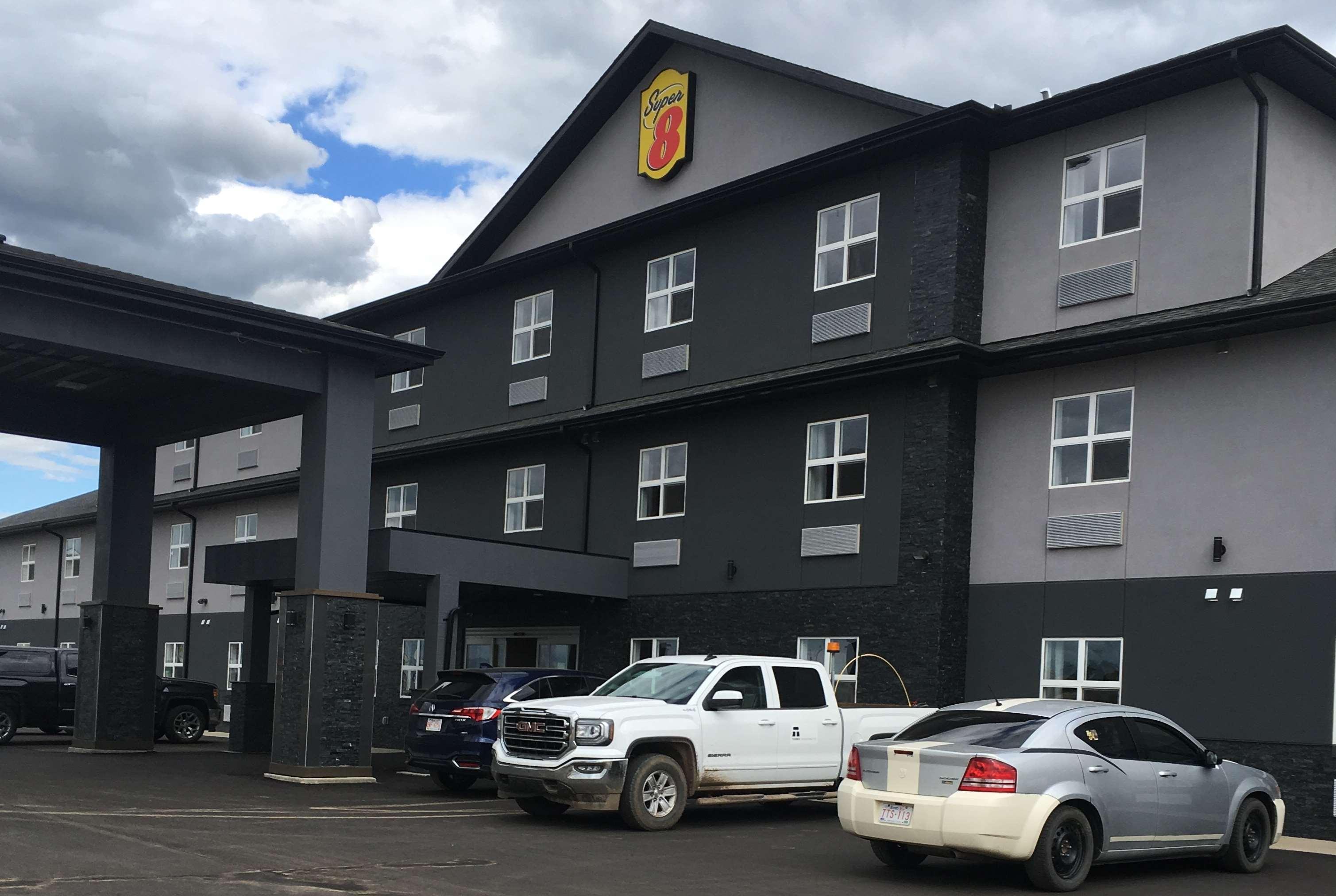 Hotel Super 8 By Wyndham Hardisty Extérieur photo